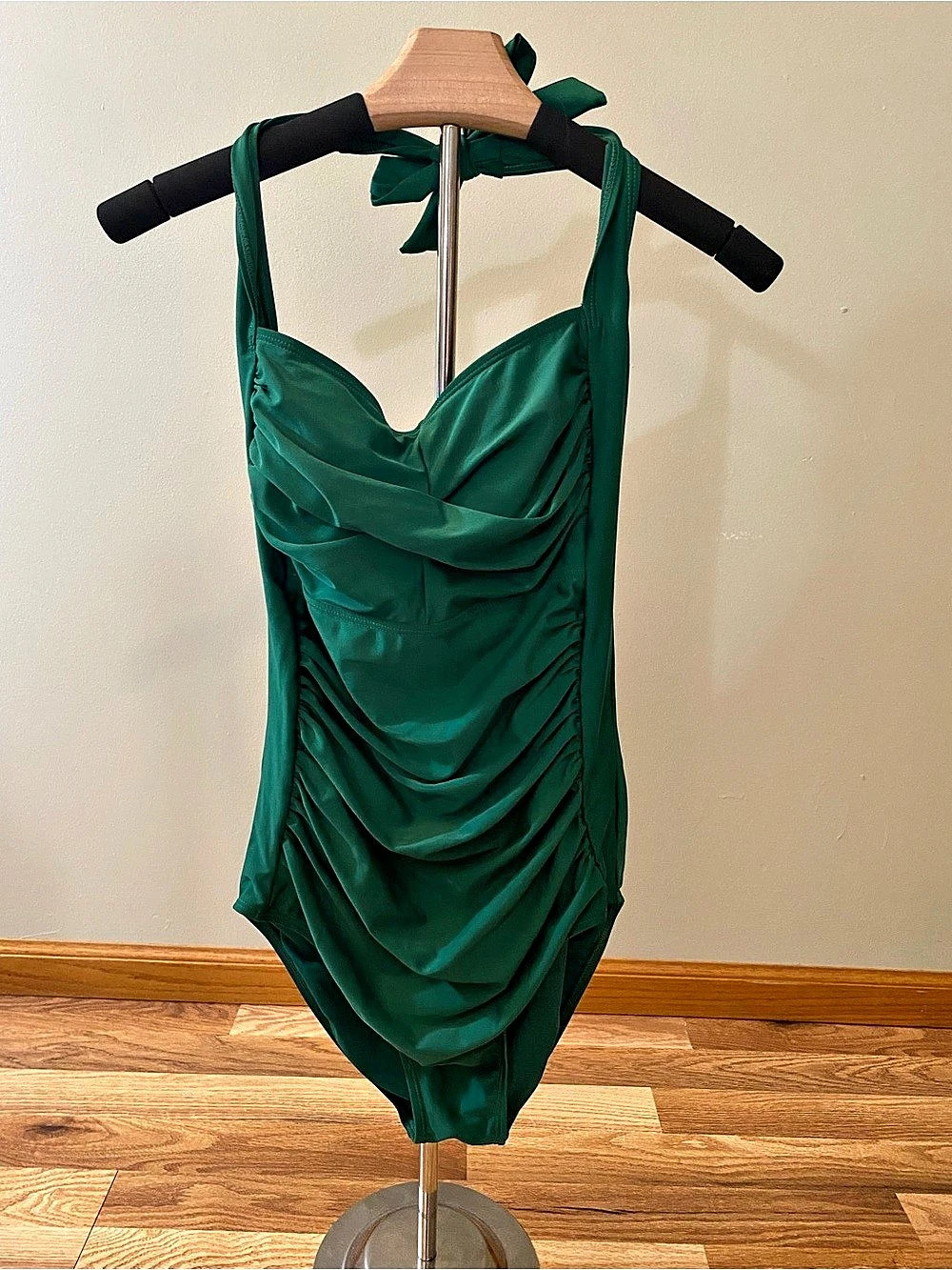 Smismivo Heart Ruched Halter One-Piece in Green Size Medium NWT